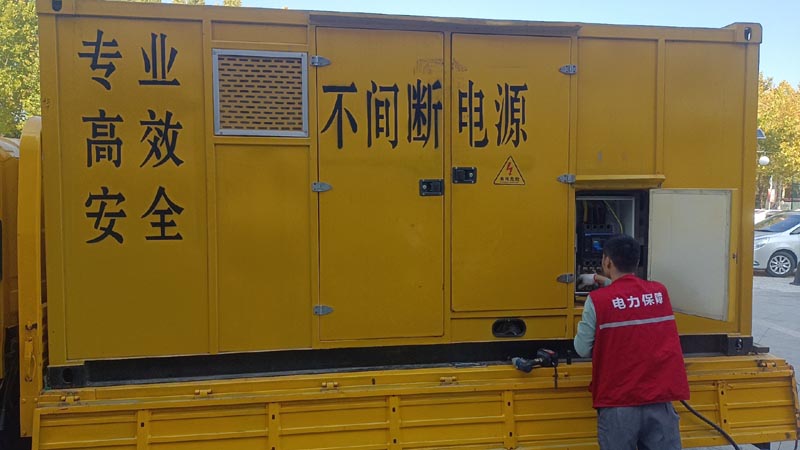 三门峡柴油发电机组和UPS电源配合使用时，如何避免切换过程中的电力中断？